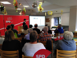 Eine gebannte Zuhörerschaft lauscht dem Online-Vortrag von Dr. Anna Streber.