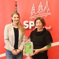 Die Stipendiatin Nadja Thöner (rechts) mit Dr. Rebekka Mander, Karrierecoach