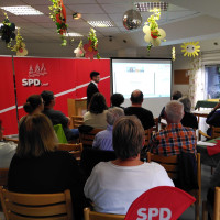 Eine gebannte Zuhörerschaft lauscht dem Online-Vortrag von Dr. Anna Streber.