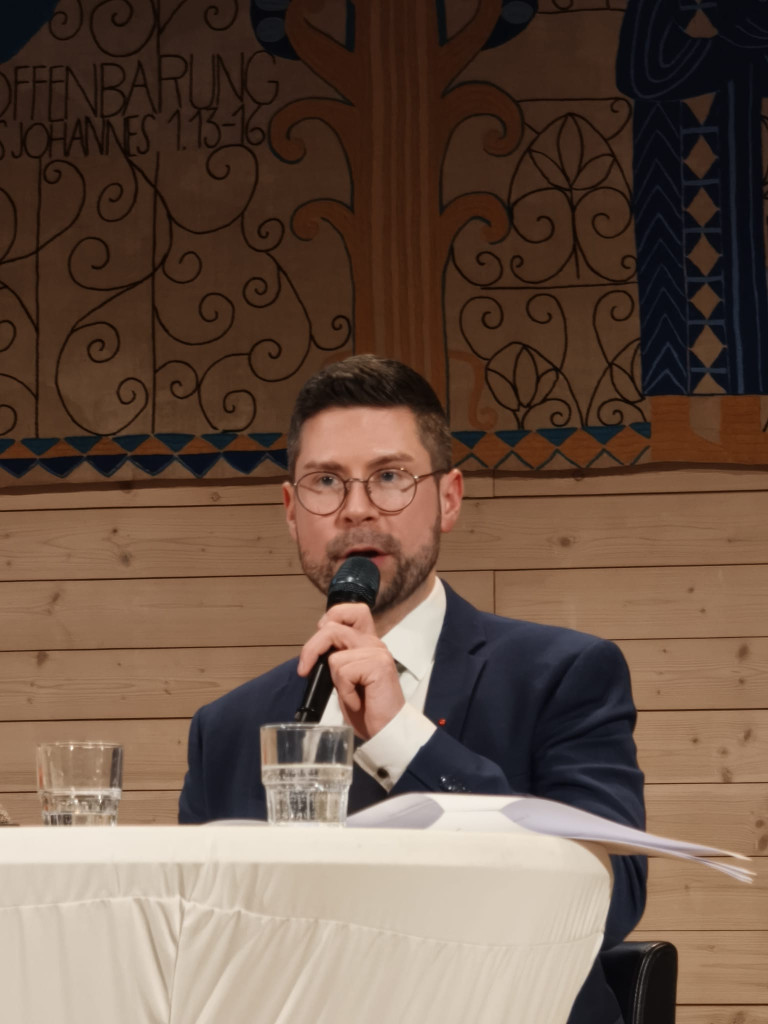 PodiumsdiskussionKircheDaniel